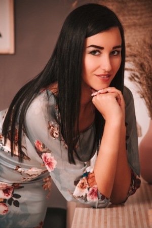 Ukrainian brides: Alina Martynenko, Lugansk, Ukraine