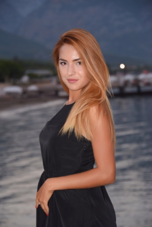 Ukrainian brides: Alina Chesnakova, Lugansk, Ukraine