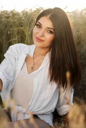 Ukrainian brides: Yana Kora, Kherson, Ukraine